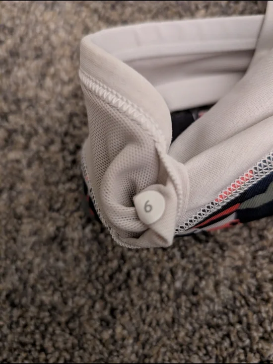 🌼 Lululemon Women’s Multicolor Sports Bra Size 6 Preloved - Picture 3 of 3